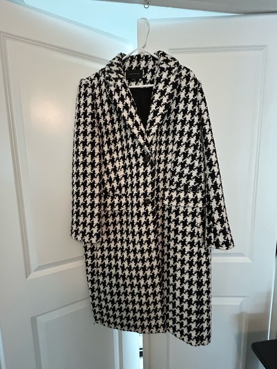 Ann Taylor Jackets & Blazers - Ann Taylor Black & White Houndstooth long coat
